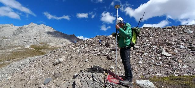 Rilievo GNSS di un Ground Control Point esterno al rock glacier dei Fourneaux 