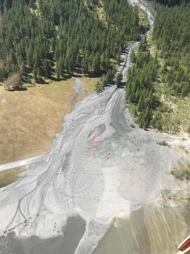 Immagine della fuoriuscita dall’alveo e divagazione della colata sul conoide in Valle Argentera