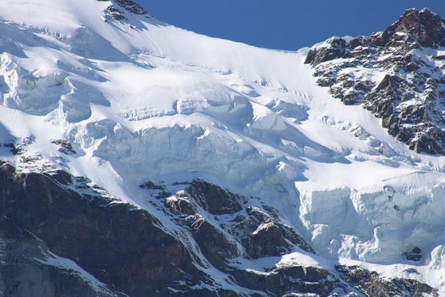 Immagine dei seracchi dell’alto ghiacciaio del Monte Rosa