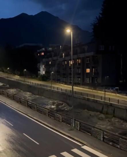 Il flusso di fango e detriti ha raggiunto il comune di Bardonecchia