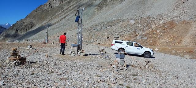 Manutenzione straordinaria dei sistemi di fissaggio a terra e dei tiranti della stazione del Colle Sommeiller 
