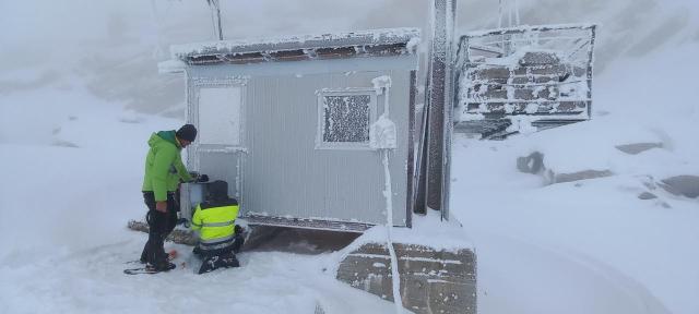 Preparazione per la manutenzione straordinaria del datalogger della stazione del Passo del Monte Moro