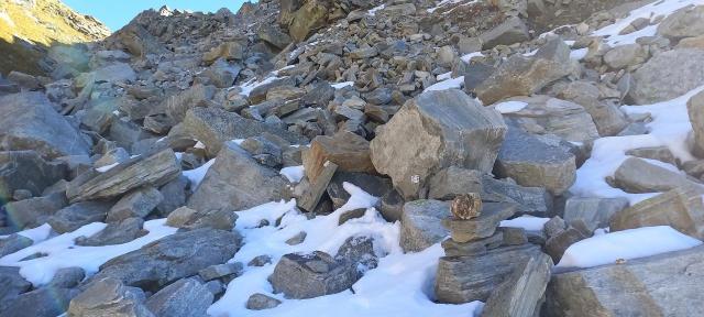 Sito di monitoraggio della sorgente scaturente al piede del rock glacier de Le Caldaie – Alpe Veglia (Varzo, ottobre 2025).