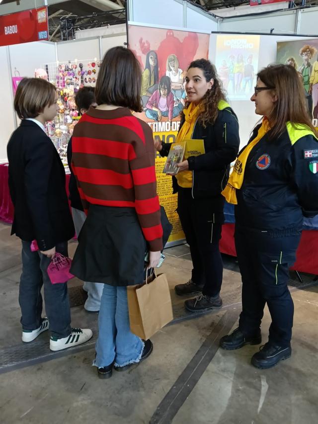 Stand Io Non Rischio all’evento “Christmas Comics” di Torino. Volontari dell'Associazione CIVESS di Pianezza impegnati in attività di informazione e sensibilizzazione durante l’evento “Christmas Comics” presso il Lingotto Fiere di Torino, a contatto con il pubblico per promuovere la cultura della prevenzione